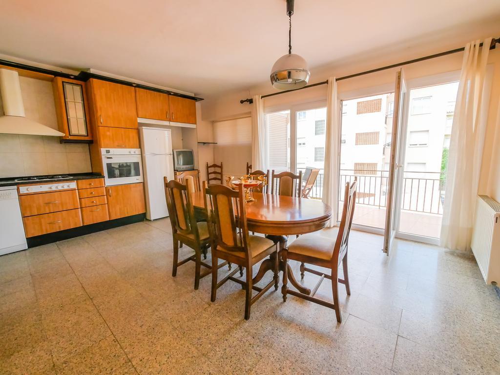 Agi Ferran 32 Apartment โรเซส ภายนอก รูปภาพ